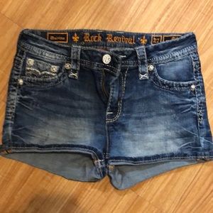 Rock revival midrise shorts 27